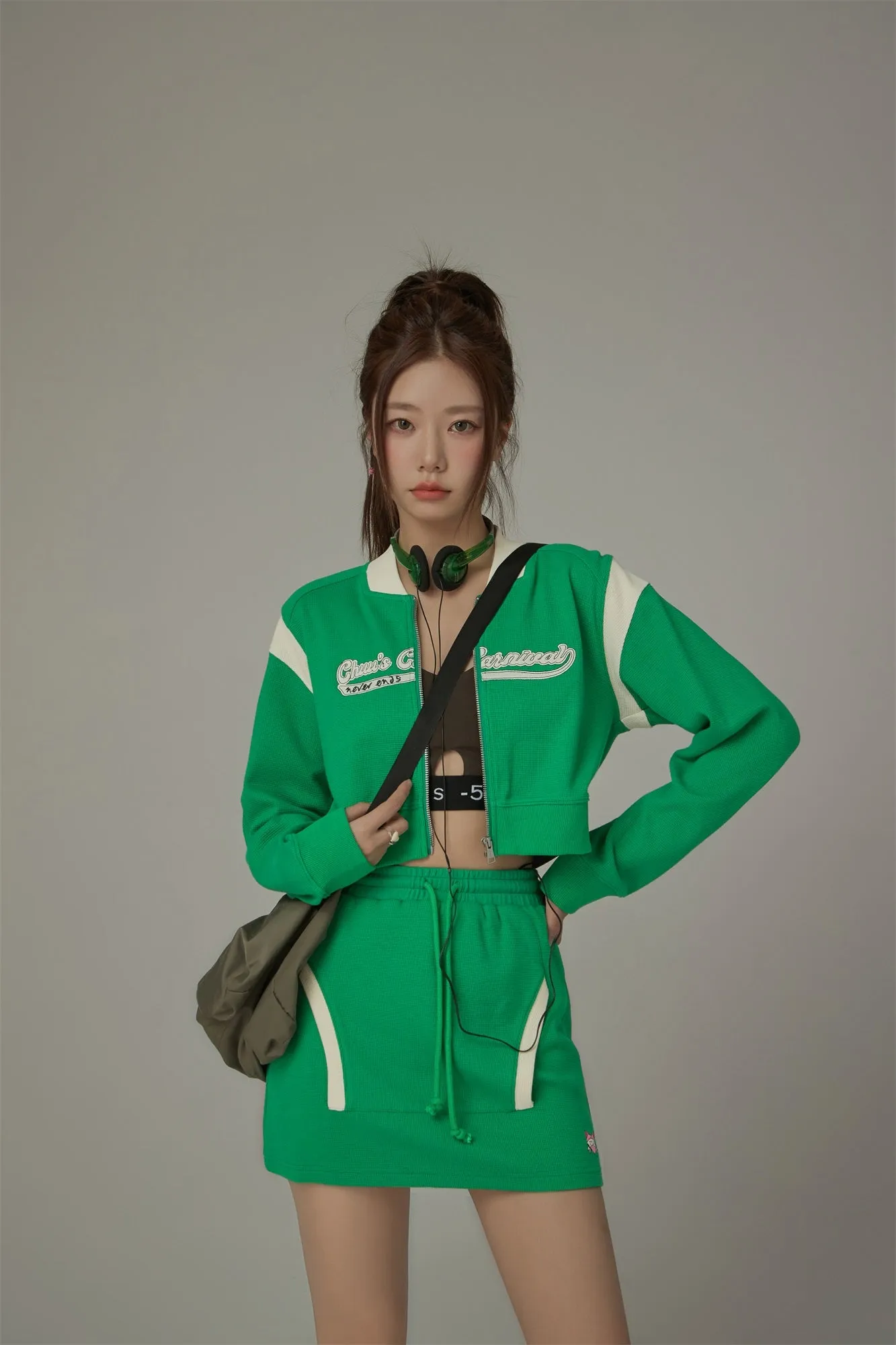 Color Matching Line Cropped Zip-Up